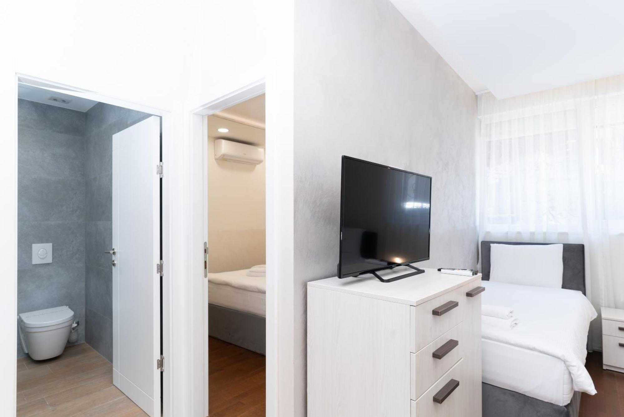 Ornament Hotel And Apartments Sarajevo Bagian luar foto